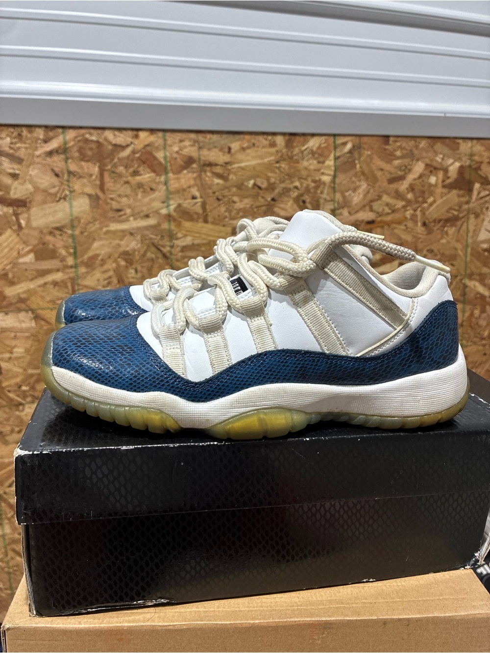 Jordan Low-Top Sneakers in White and Blue